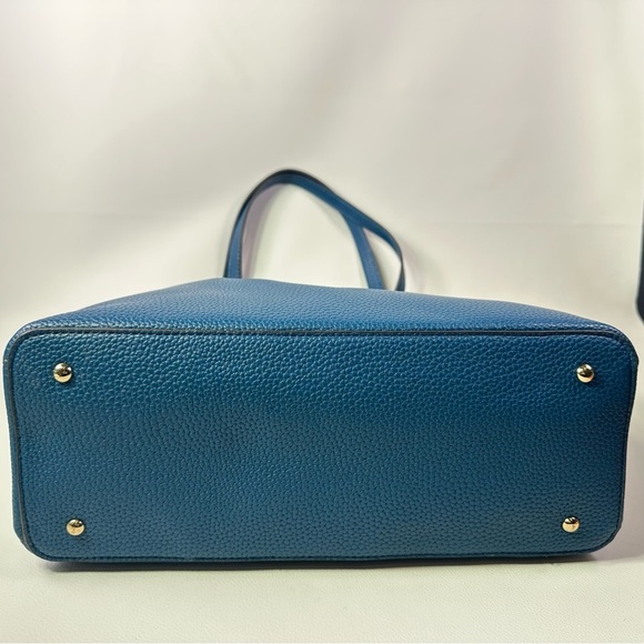 NEW GUESS GIANESSA LEATHER LIKE TOTE IN PETROL - Picture 4 of 10